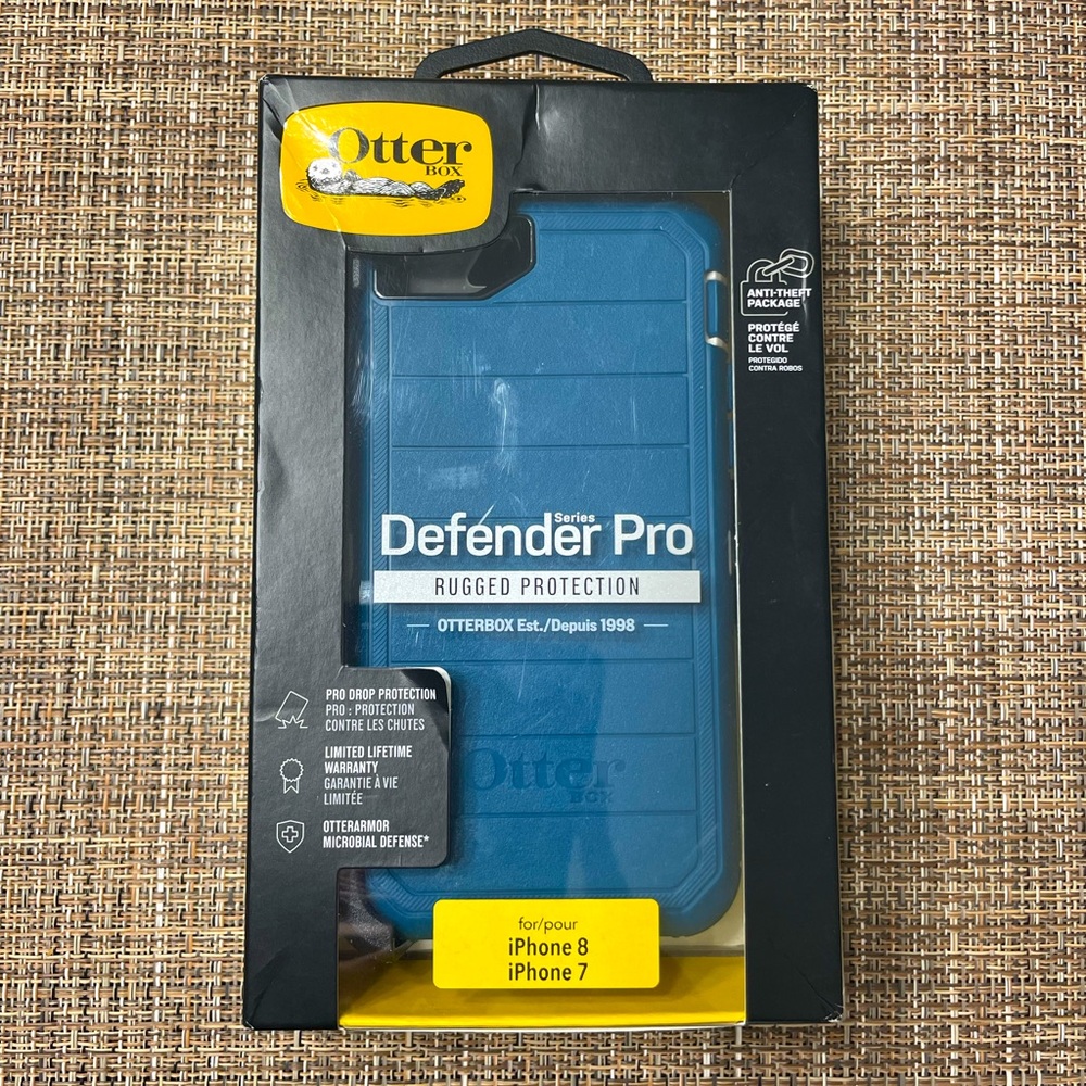 NEW OtterBox Defender Pro for iPhone 7/8 with Belt-clip Holster